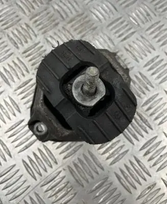 BMW 5 E60 E61 Engine mount bracket 6762607 15934612