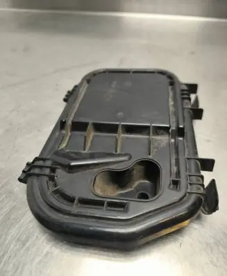 Audi A6 S6 C6 4F Headlight/headlamp dust cover 16016300
