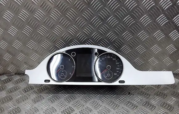 Volkswagen PASSAT CC Speedometer (instrument cluster) 3C8920970L