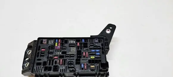 Jeep Grand Cherokee WL Fuse module 68347016AD
