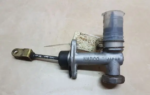 Mitsubishi Pajero Sport I Master brake cylinder
