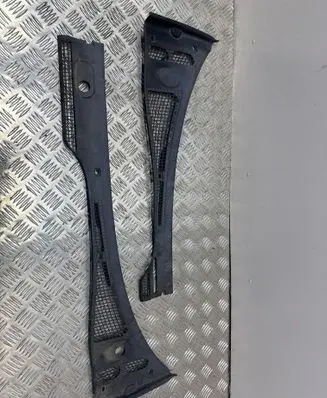 BMW 5 E34 Wiper trim 1946125 1946126