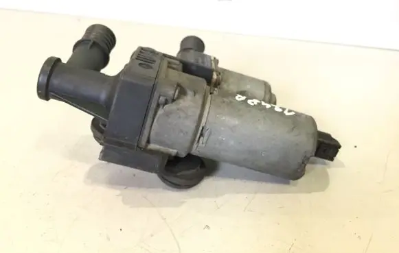 BMW 3 E46 Coolant heater control valve 1147412149 64118369607 8369607