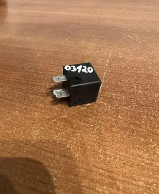 Mercedes-Benz E W210 Other relay A0025421319 D3120