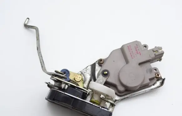 Suzuki Jimny Front door lock 1015280150