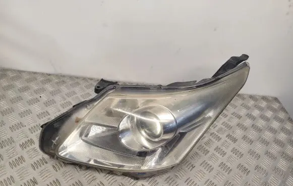 Toyota Avensis T270 Headlight/headlamp 8116605310 8115805310