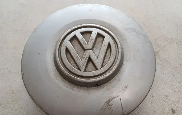 Volkswagen Golf III Original wheel cap 1H0601149B 1H0601151B