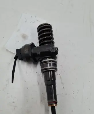 Volkswagen Golf Plus Fuel injector 038130073BN 0414720313