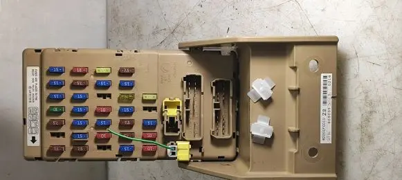 Subaru Forester SH Fuse module 82201FG010 809035