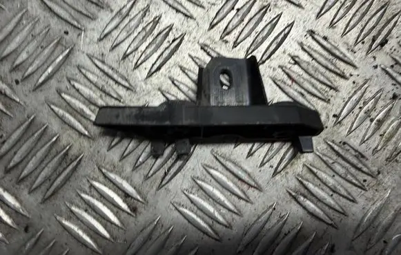 Front bumper mounting bracket