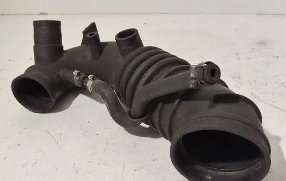 Audi A4 S4 B5 8D Air intake hose/pipe 058133356A