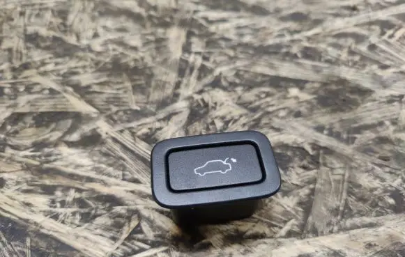 Jaguar XJL Tailgate/boot open switch button 31264960A