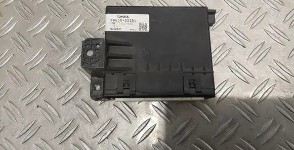 Toyota Avensis T270 Climate control unit 8865005251
