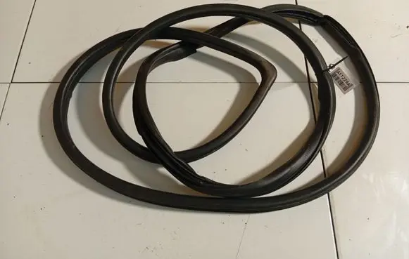 KIA Sorento Rubber seal front coupe door 
