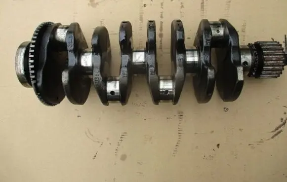 Volkswagen PASSAT B6 Crankshaft 038105189B