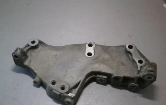 Opel Vivaro Engine mounting bracket 8200399938