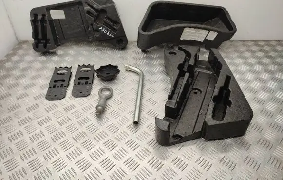 Volkswagen Touareg II Tool box 7P6863220 7P0012112F 7P0012112C