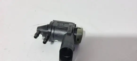 Volkswagen Golf IV Turbo solenoid valve 1J0906283C