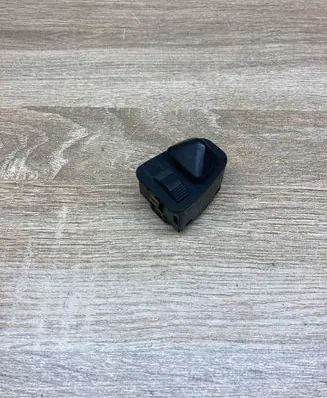 BMW 5 E39 Wing mirror switch 8373691 03200500