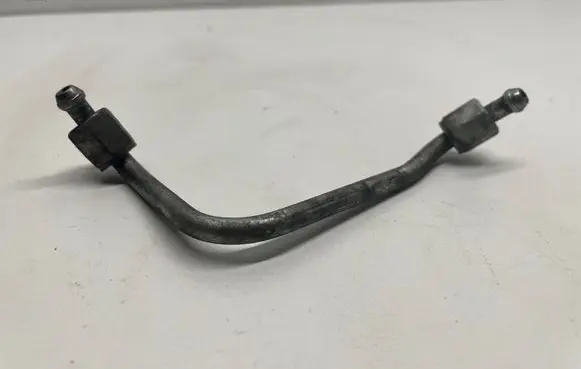 Toyota Avensis T250 Fuel injector supply line/pipe 