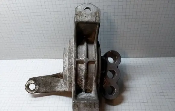 Opel Zafira A Engine mount bracket 90538547 90575772YL 90575779YM