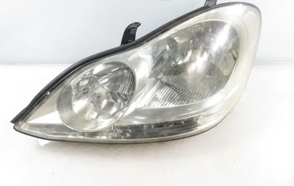Toyota Avensis T220 Headlight/headlamp 