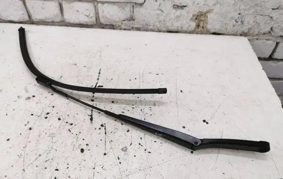 Volkswagen Touran III Front wiper blade arm 5TB955409