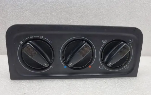Volkswagen Golf III Climate control unit 1H0819045C 1H0820045C