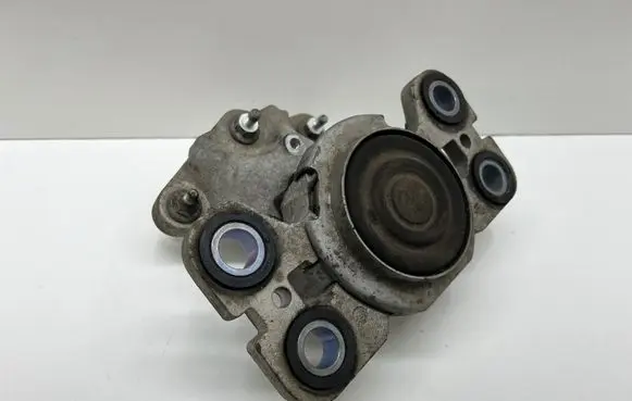 Volvo XC60 Engine mount bracket 31401307