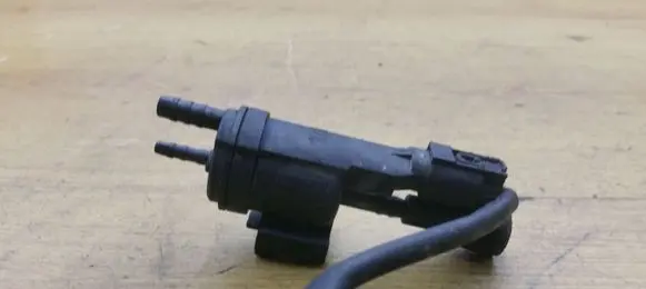 Mercedes-Benz C W204 Vacuum valve 0025401497
