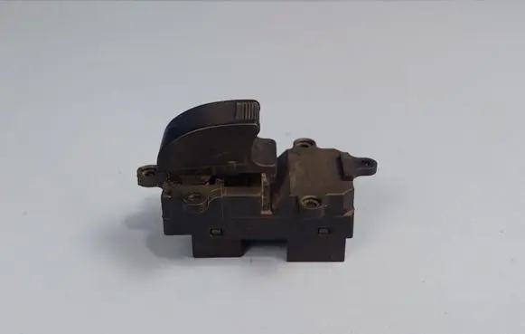 Honda Accord Electric window control switch 83711S84AA110