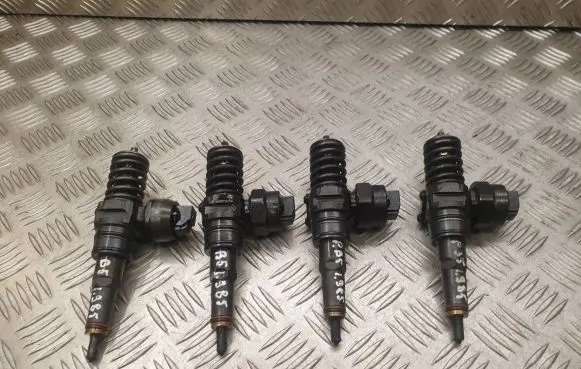 Volkswagen PASSAT B5 Fuel injectors set 038130073AK