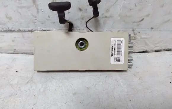 Volvo V70 Aerial antenna amplifier 30679658
