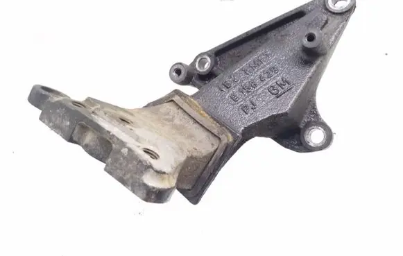 Opel Zafira A Engine mounting bracket 9158429