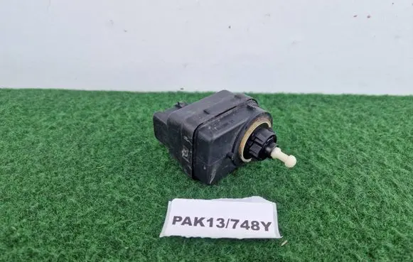 Renault Kangoo I Headlight level adjustment motor 8200259039