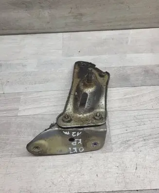 Skoda Octavia Mk2 (1Z) Fender mounting bracket 1Z0821141A