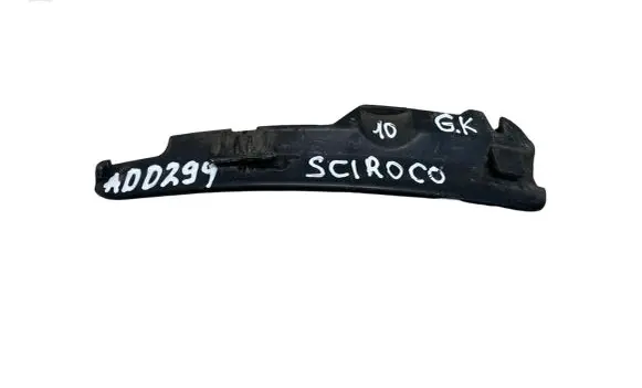 Rear bumper trim bar molding