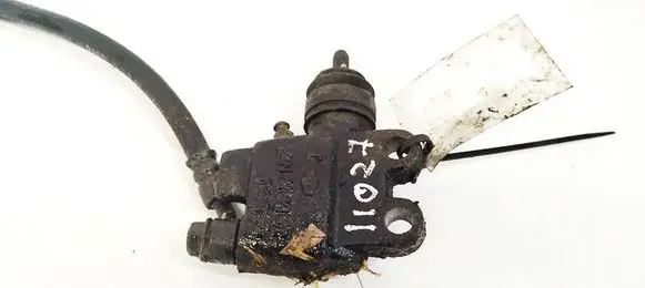 Nissan X-Trail T30 Clutch master cylinder 