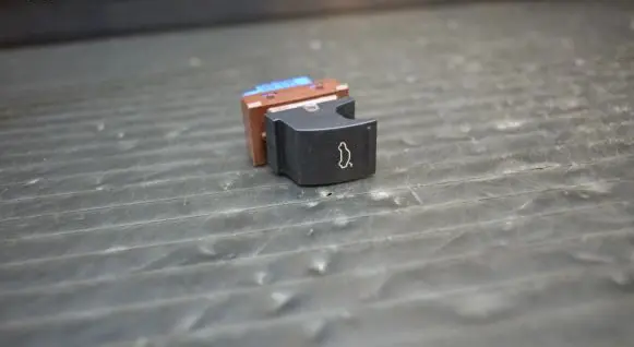 Volkswagen PASSAT B7 Tailgate/boot open switch button 3AA959831
