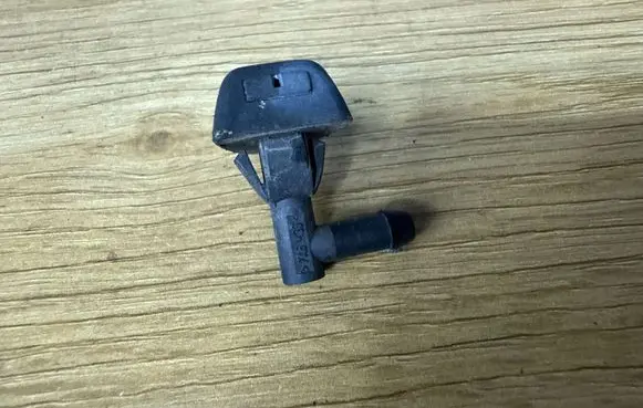 Volvo V70 Windshield washer spray nozzle 9178879
