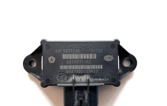 Chrysler Pacifica Fuel injection pump control unit/module 68193711AC