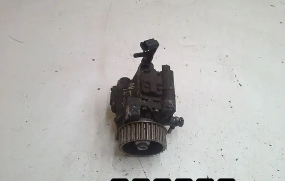 Renault Megane II Fuel injection high pressure pump 8200821184