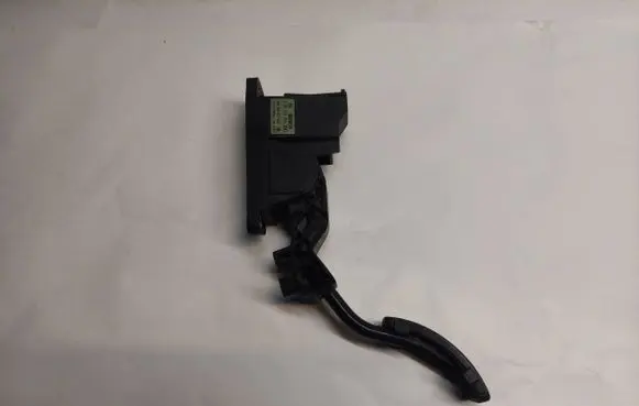 Skoda Octavia Mk1 (1U) Accelerator throttle pedal 1J2721503B 185200757YB3 0281002346