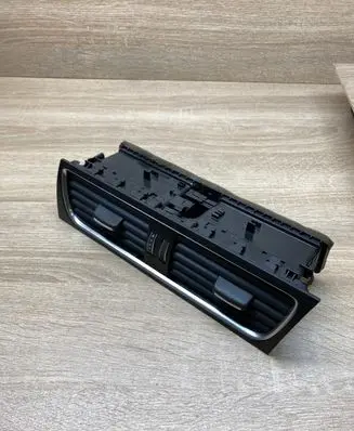 Audi A5 Sportback 8TA Dash center air vent grill 8T2820951D
