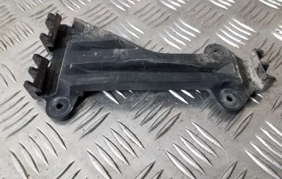 Front bumper mounting bracket