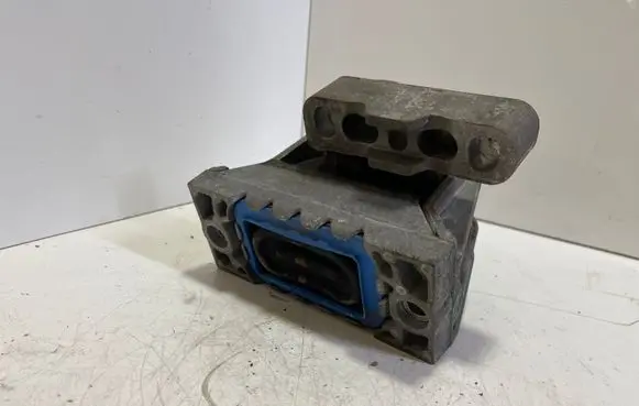 Volkswagen Golf Plus Engine mount bracket 1K0199262