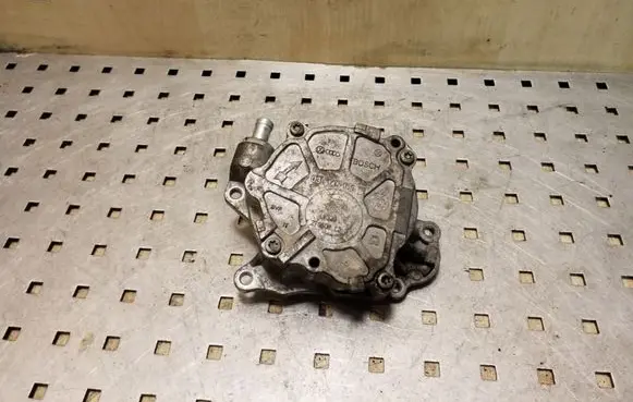Audi A4 S4 B8 8K Vacuum pump 03L145100