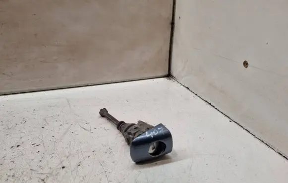 Peugeot 407 Front door lock (next to the handle) 