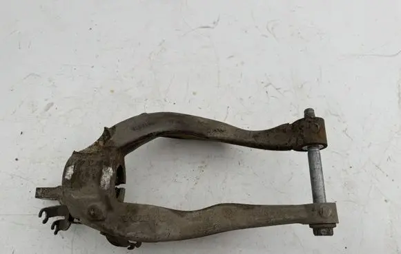 Volvo XC90 Lower shock absorber bracket 31681984