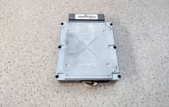 Mazda 626 Engine control unit/module ECU FS2A-18881-D YU3F-12A650-LD VZK3